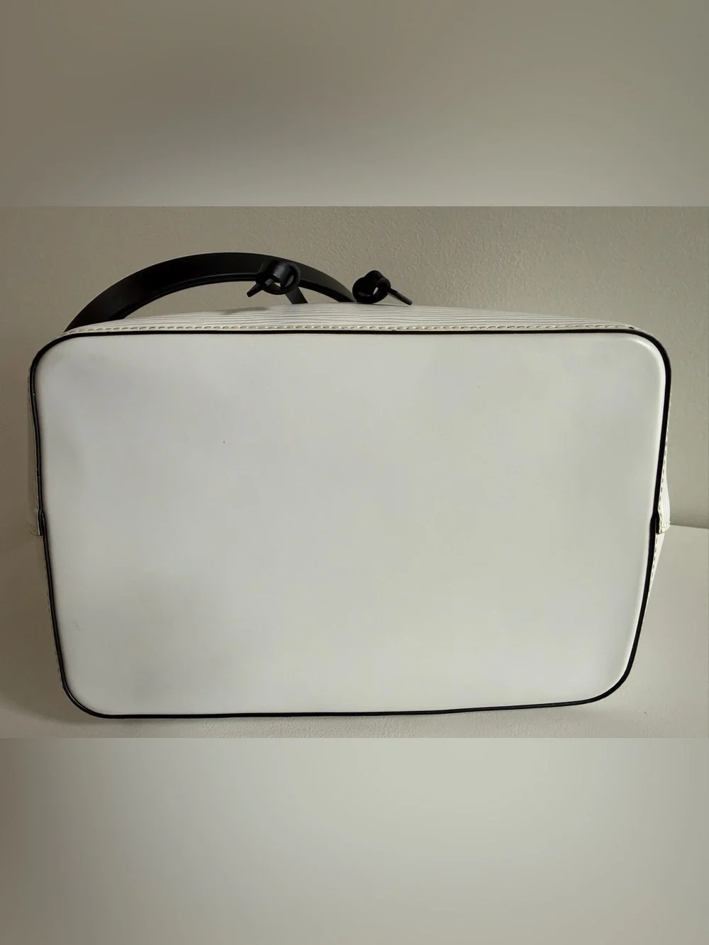Louis Vuitton great faint